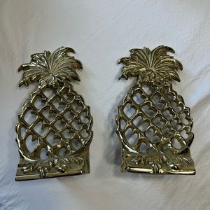 Colonial Williamsburg - pair of brass pineapple book ends. Excellent condition .